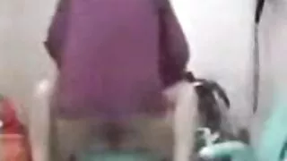 Tarfa si-a scos sutienul si filme sexx a luat pula in gura