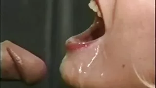 Pe masa de biliard oprno xxx tipi fut fata impreuna