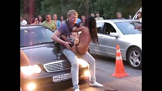 Fata foarte puternic sex cu trei barbati suge coaiele si pula