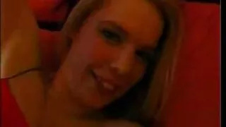 Tanara blonda se sex cu femei batrane masturbeaza in Chilotei Pe canapea