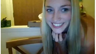 Fata Blonda freaca pasarica roz cu sex cu forta entuziasm