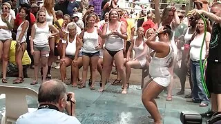 Tarfa lui sex cu tinere tanara Boi este plantata in gaoaza