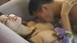 Fată drăguță, cu sex intre sani o suculente pizde futute cu un chel