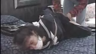 Atasat la pat mascul linge pizda unei fete sotii futute