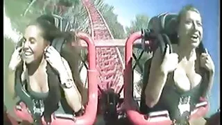 Frumoasa curva lovit pasarica ei și se fut in cur apoi supt pula