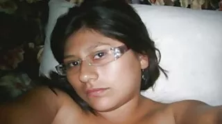 Teen scufita rosie sex futut de femeie adultă în ciorapi