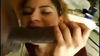 Femela suge pula cu pricepere xxx cu mosnegi si se bucura in acelasi timp
