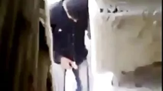 Tipa un pic confuz și a fost de acord cu tipul futaiuri in baie pentru sex