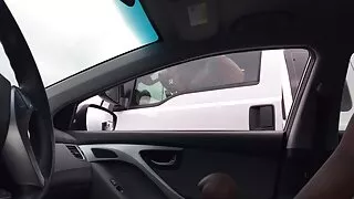 Skinn sex cu frizerita bionda blonda se zvârcolește pe un tip dur ' s cock